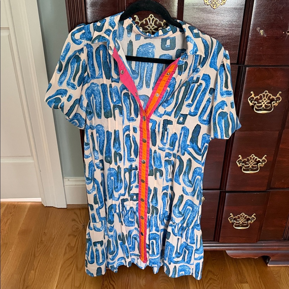 NWOT Blue Abstract Print Button-Front dress with Pink Trim THML style